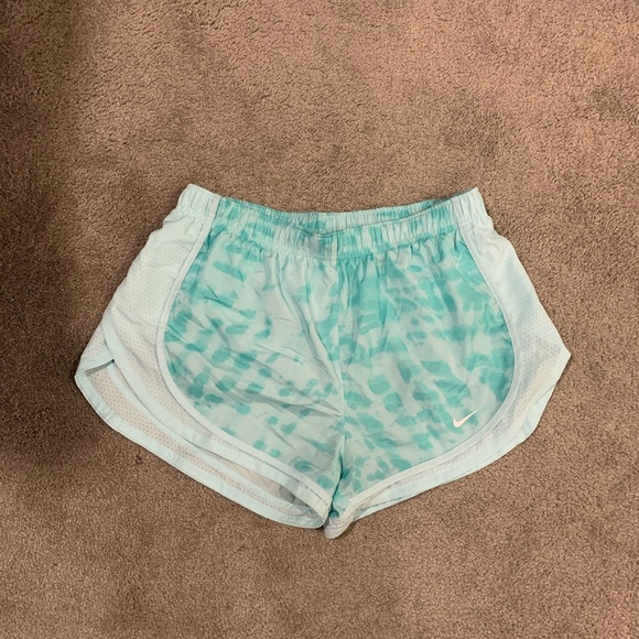 nike women's surf to sport tempo running short